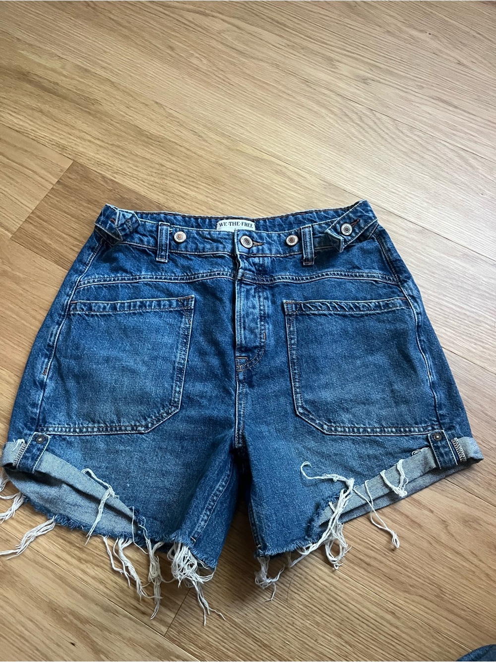 We The Free Palmer Distressed Denim Shorts in Dark Blue size 28